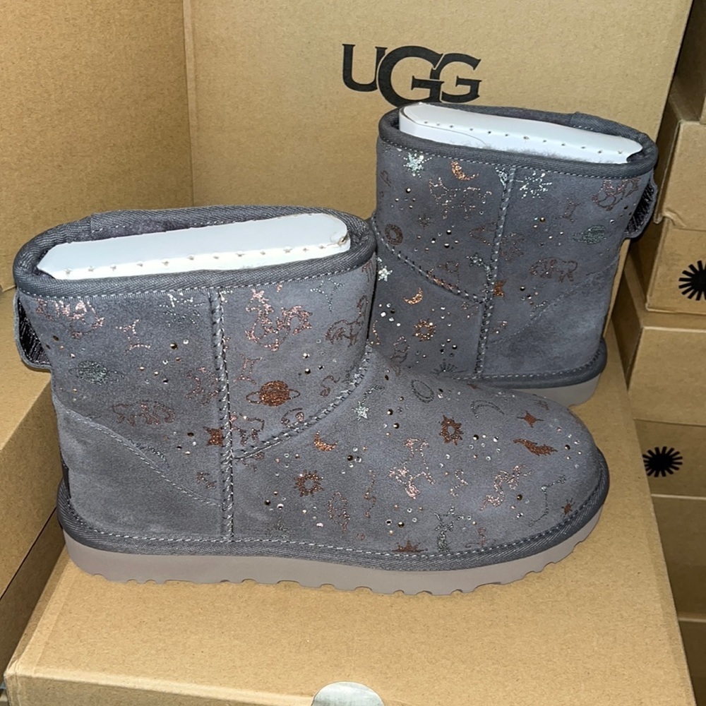 UGG CLASSIC ZODIAC MINI
